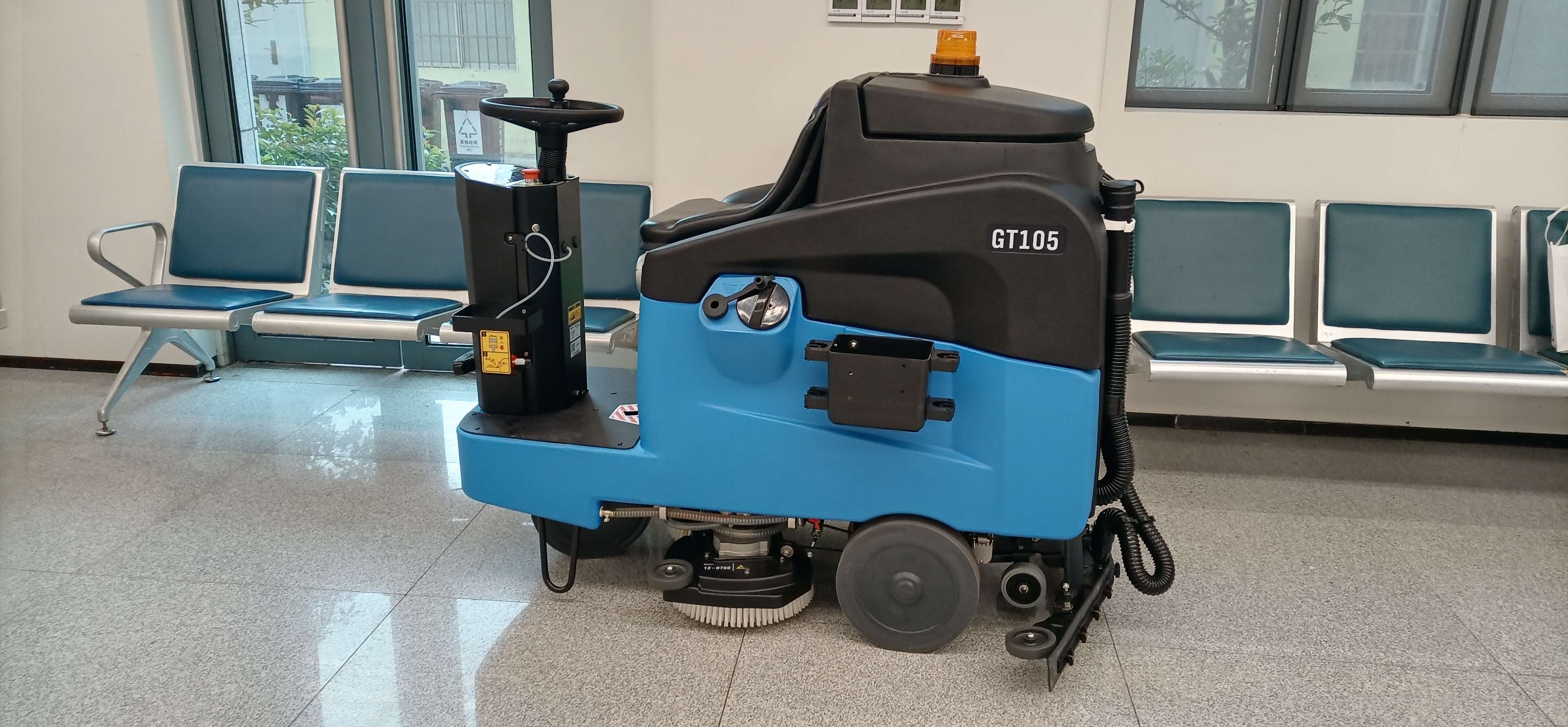 物業(yè)保潔公司該選擇什么樣的洗地機和掃地車